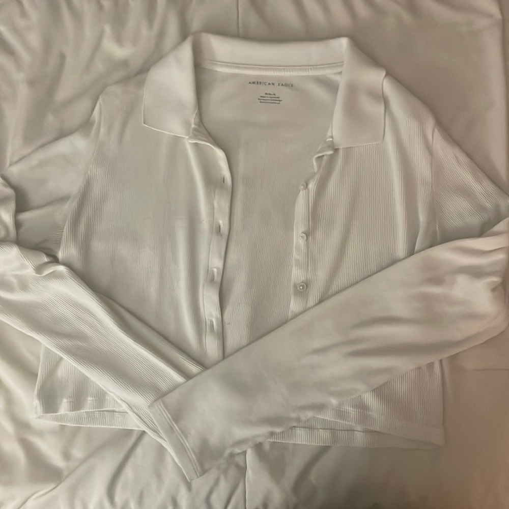 American Eagle Cropped Button Up Long Sleeve.